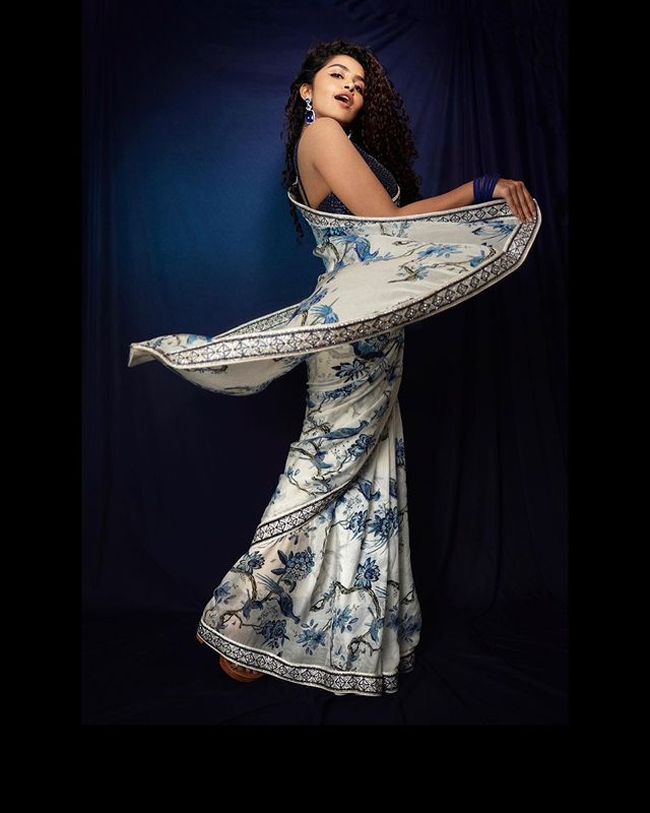 Glorious Clicks Of Gorgeous Anupama Parameswaran